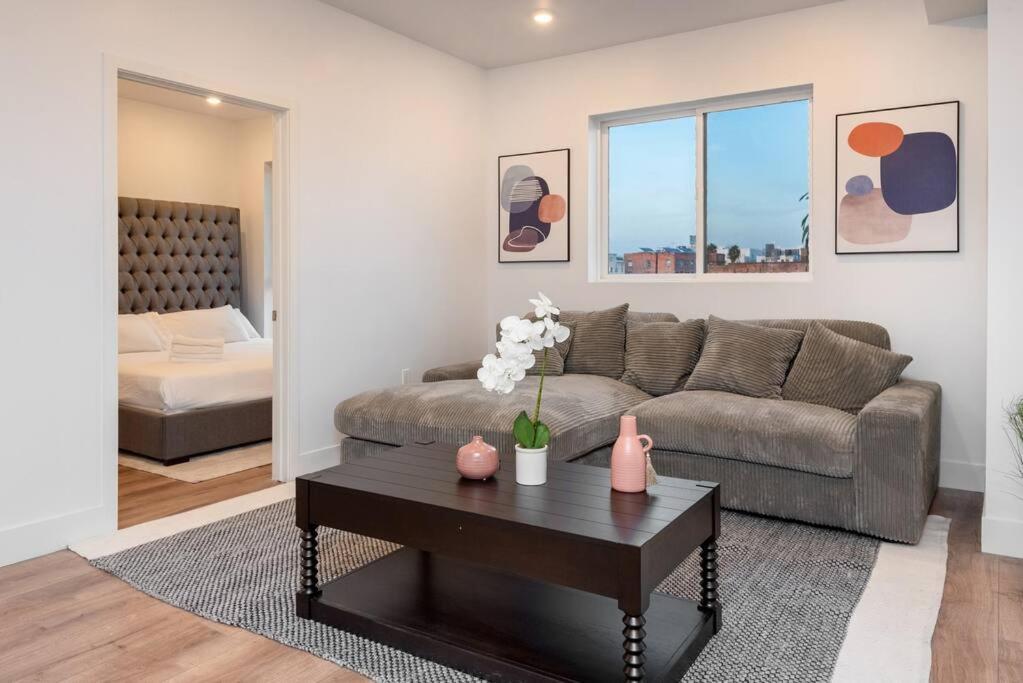 Casa de férias Chic And Elegant 2-bedroom Haven W/ Roof Deck Los Angeles