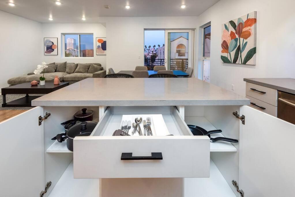 Chic And Elegant 2-bedroom Haven W/ Roof Deck Casa de férias